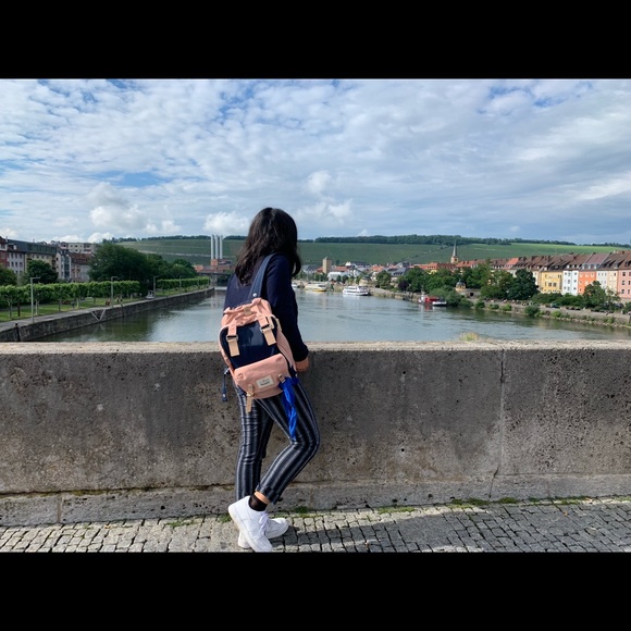 Meet your Posher! - Picture 2 of 4